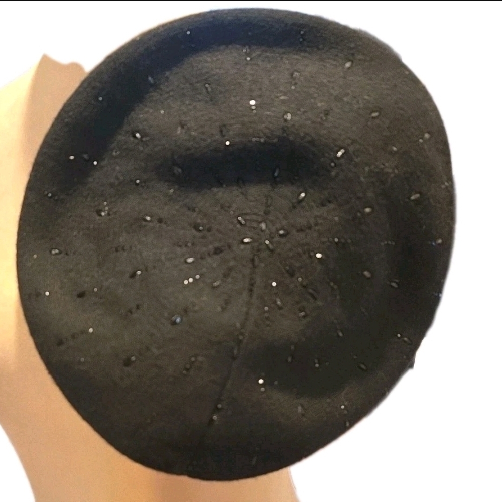 Elegant Black Beret with Embellished Sparkle